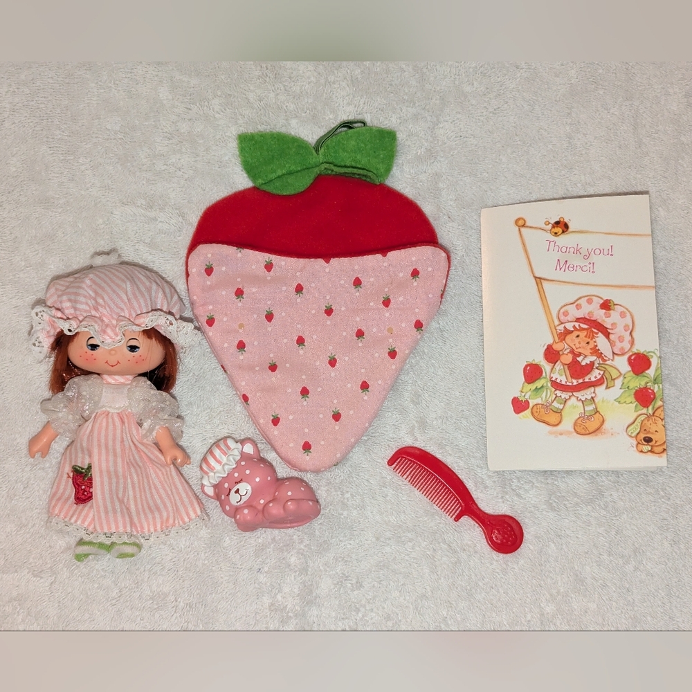 RARE Vintage 1984 "Sweet Sleeper" Strawberry Shortcake – Attached Hat, Complete